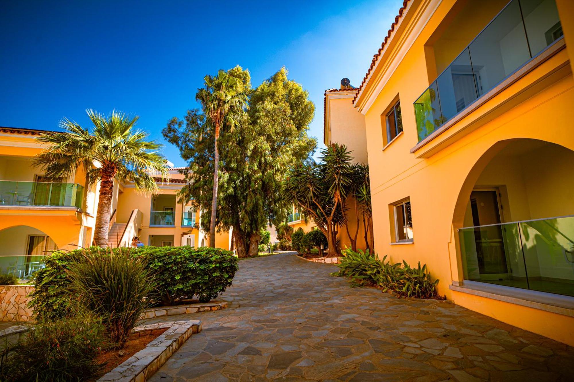 Malama Beach Holiday Village プロタラス エクステリア 写真